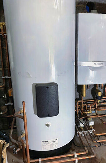 https://plumberswanbourne.com.au/uploads/2025/06/hot-water-410504.jpg