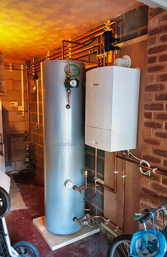 https://plumberswanbourne.com.au/uploads/2025/06/hot-water-684599.jpg